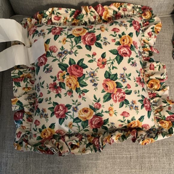 Longaberger Garden Splendor Pillows. Set of 2 - Picture 3 of 16